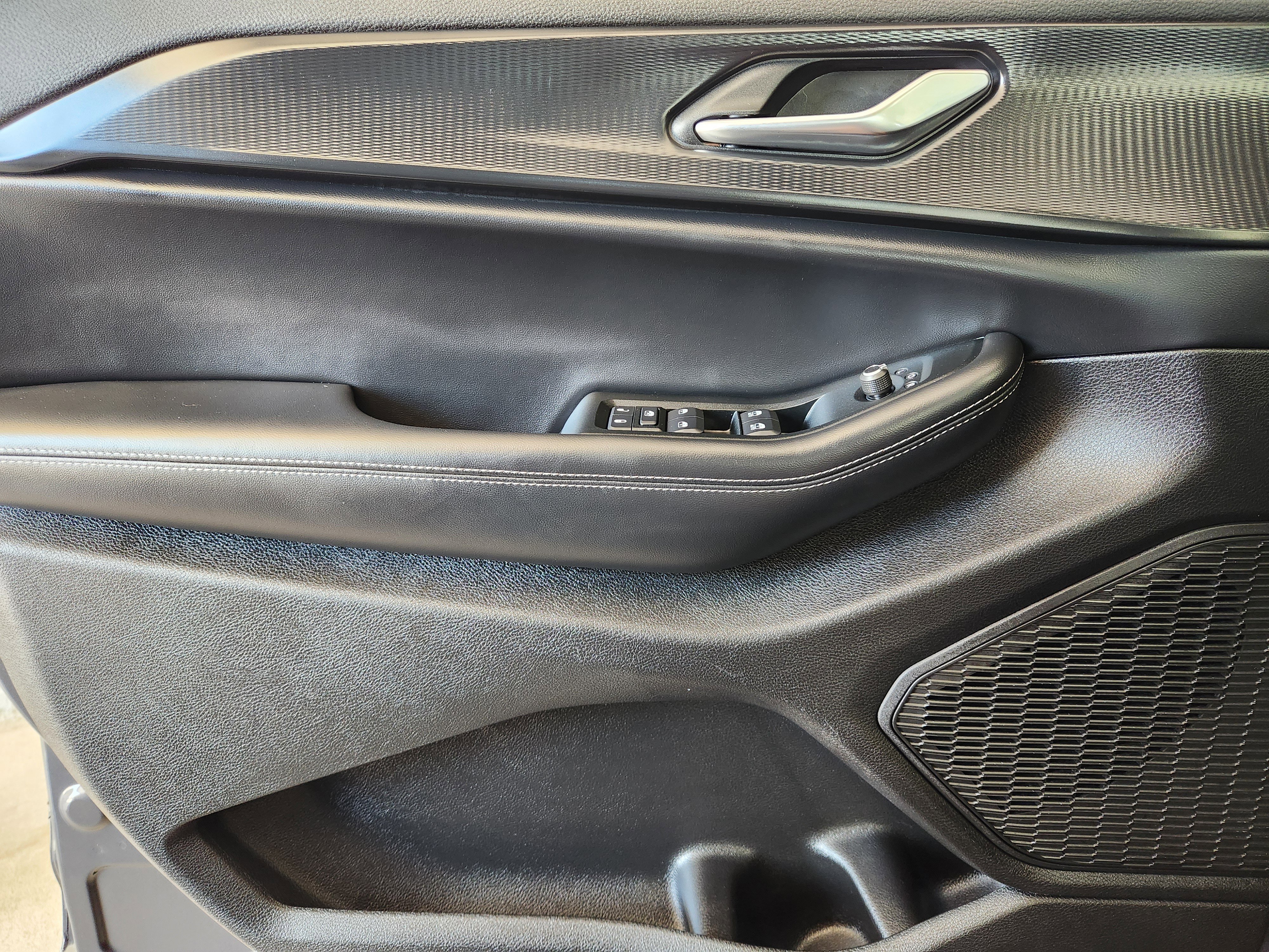 Used 2025 Jeep Grand Cherokee Laredo X image 23