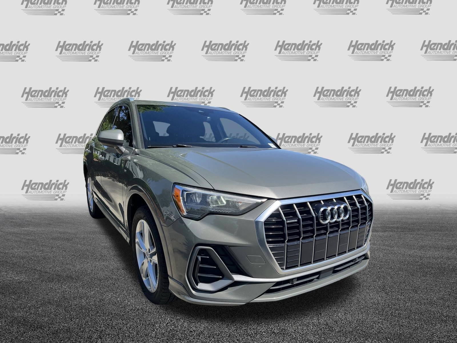 Used 2020 Audi Q3 2.0T Premium AWD/4WD image 2