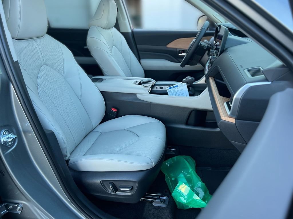 New 2026 Toyota Grand Highlander Limited image 23