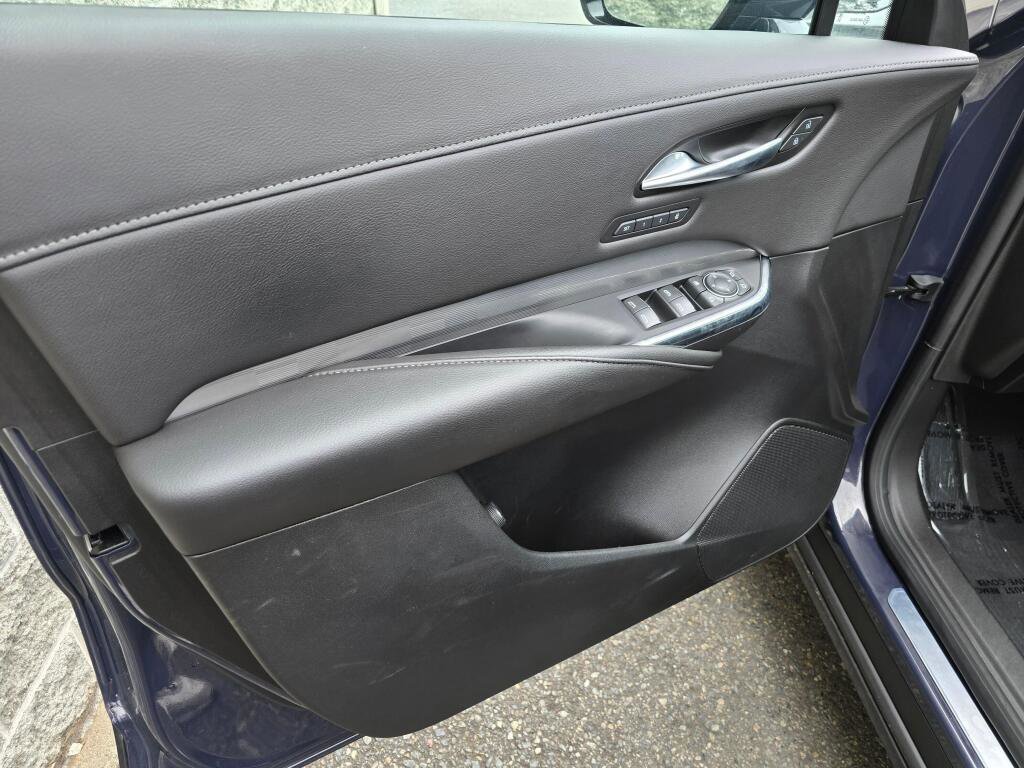 Used 2024 Cadillac XT4 Premium Luxury image 21