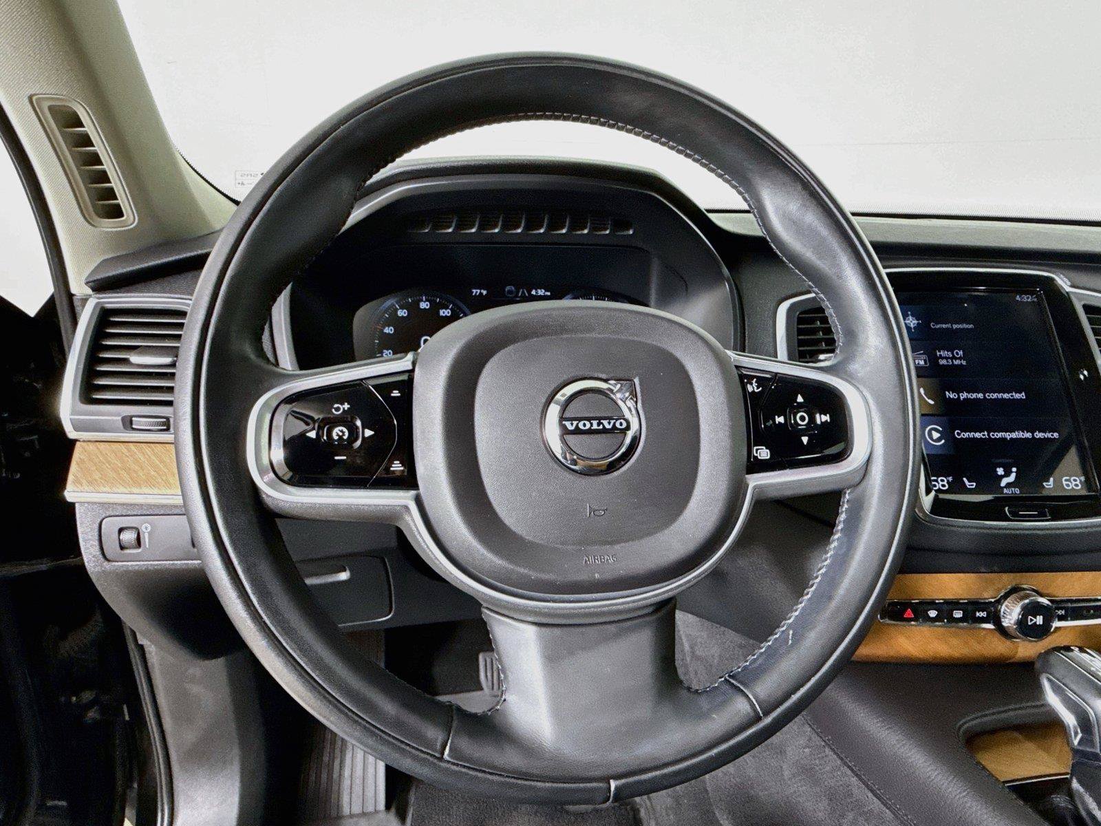 Used 2021 Volvo XC90 T6 Momentum w/ Climate Package AWD/4WD image 4