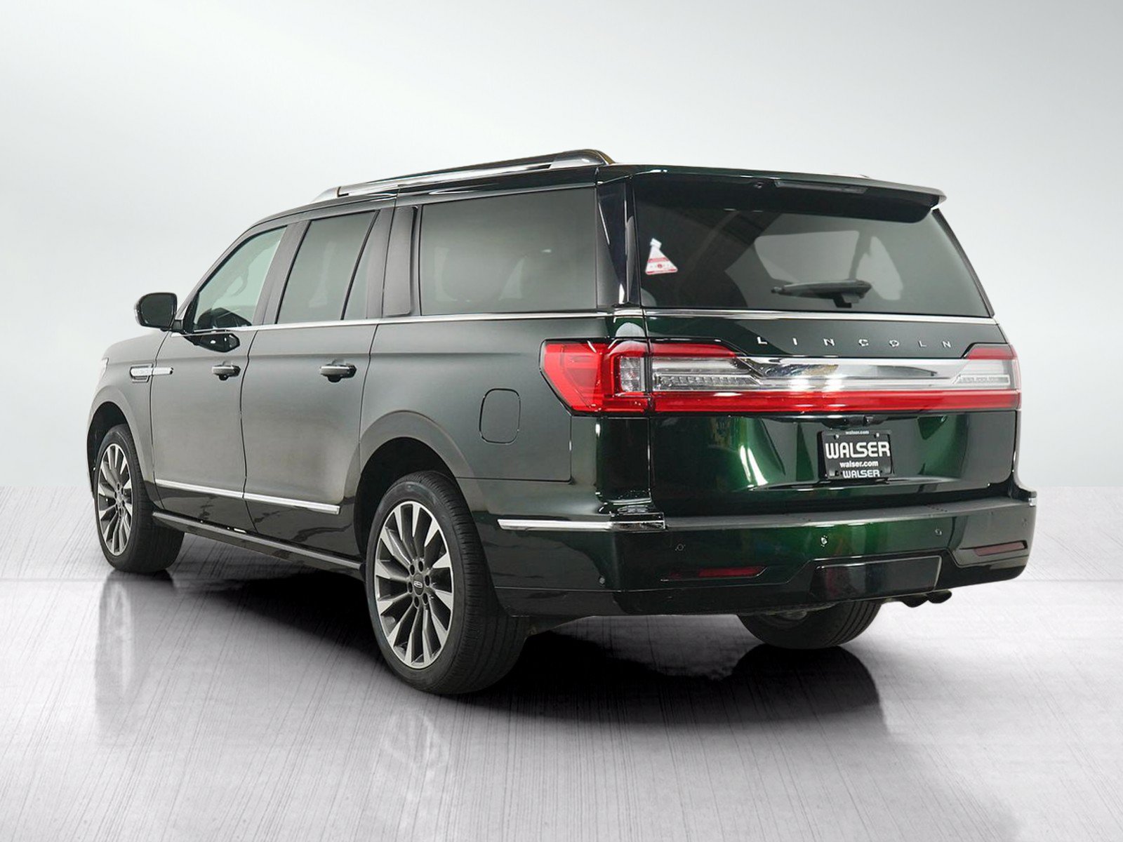 Used 2021 Lincoln Navigator L Reserve w/ Luxury Package AWD/4WD image 4