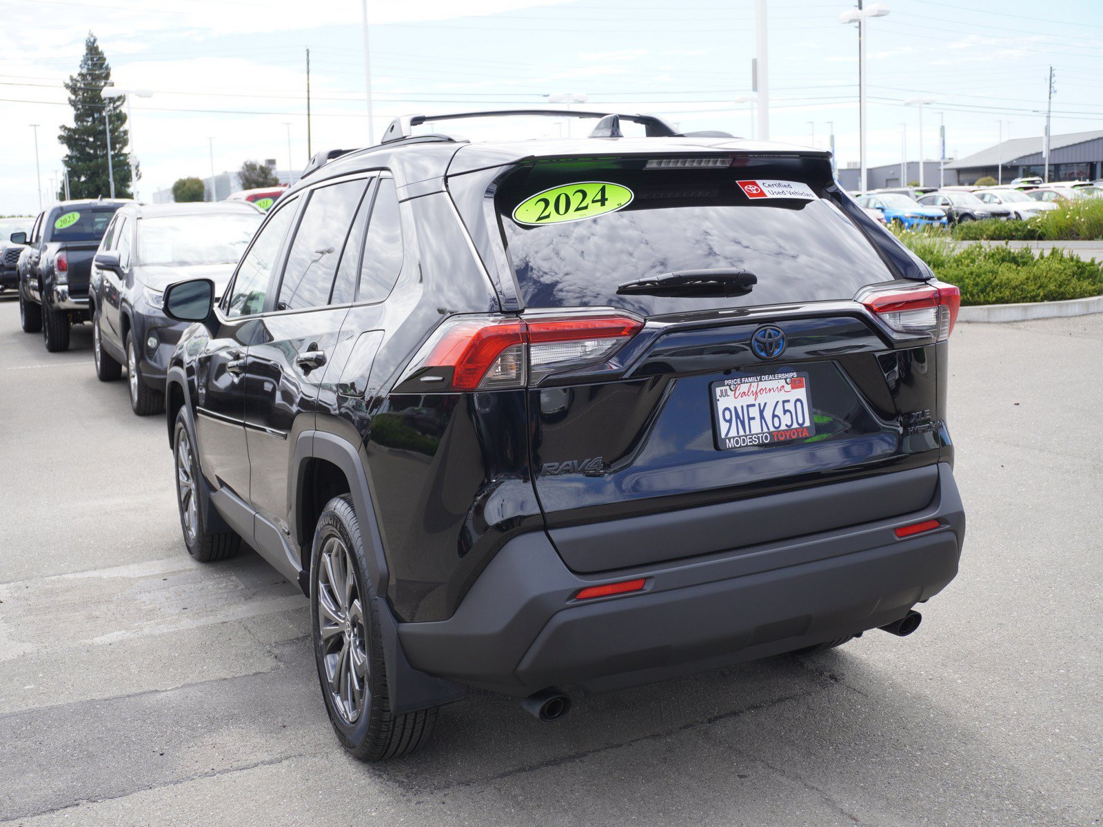 Used 2024 Toyota RAV4 XLE Premium w/ Weather Package AWD/4WD image 8