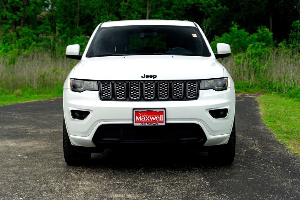 Used 2018 Jeep Grand Cherokee Altitude AWD/4WD image 4