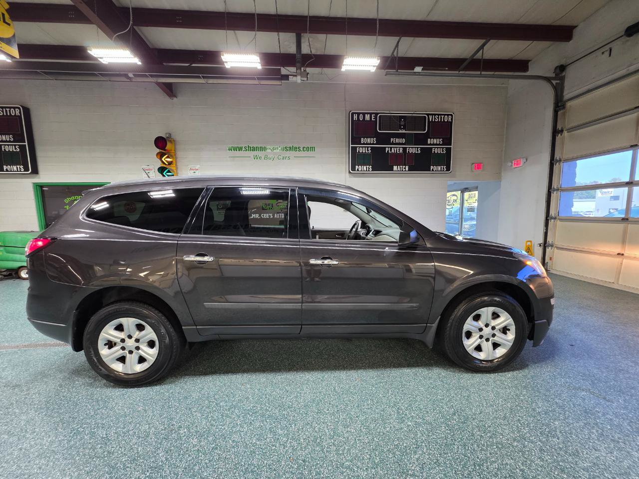 Used 2017 Chevrolet Traverse LS FWD image 5