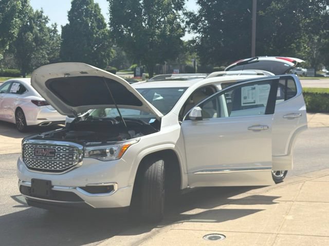 Used 2017 GMC Acadia Denali w/ Technology Package FWD image 10