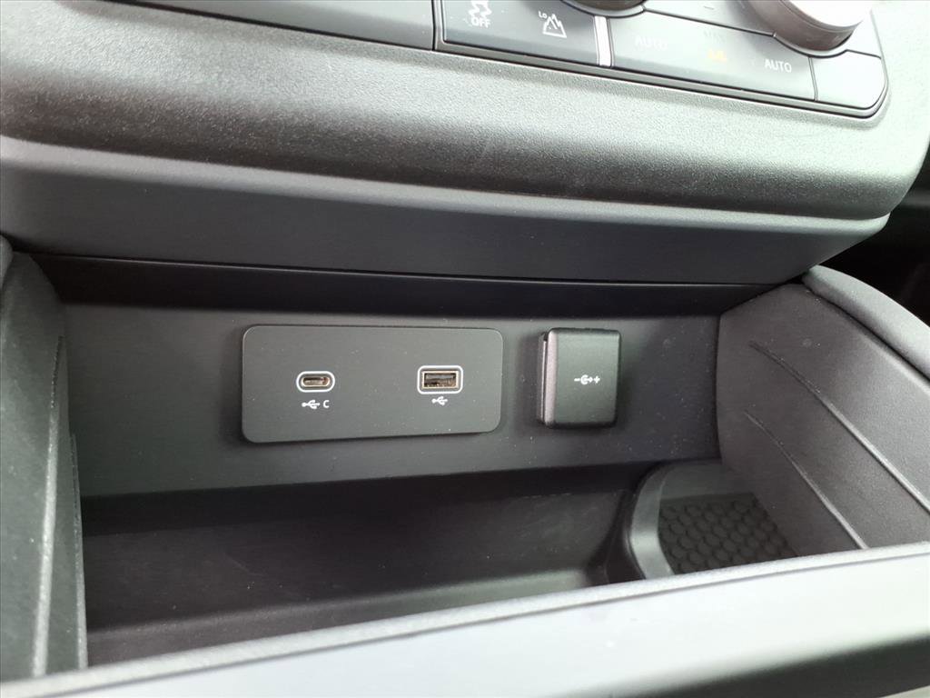 Certified 2023 Land Rover Defender 110 X-Dynamic SE AWD/4WD image 19