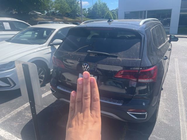 Used 2022 Volkswagen Taos SE w/ Panoramic Sunroof Package image 7