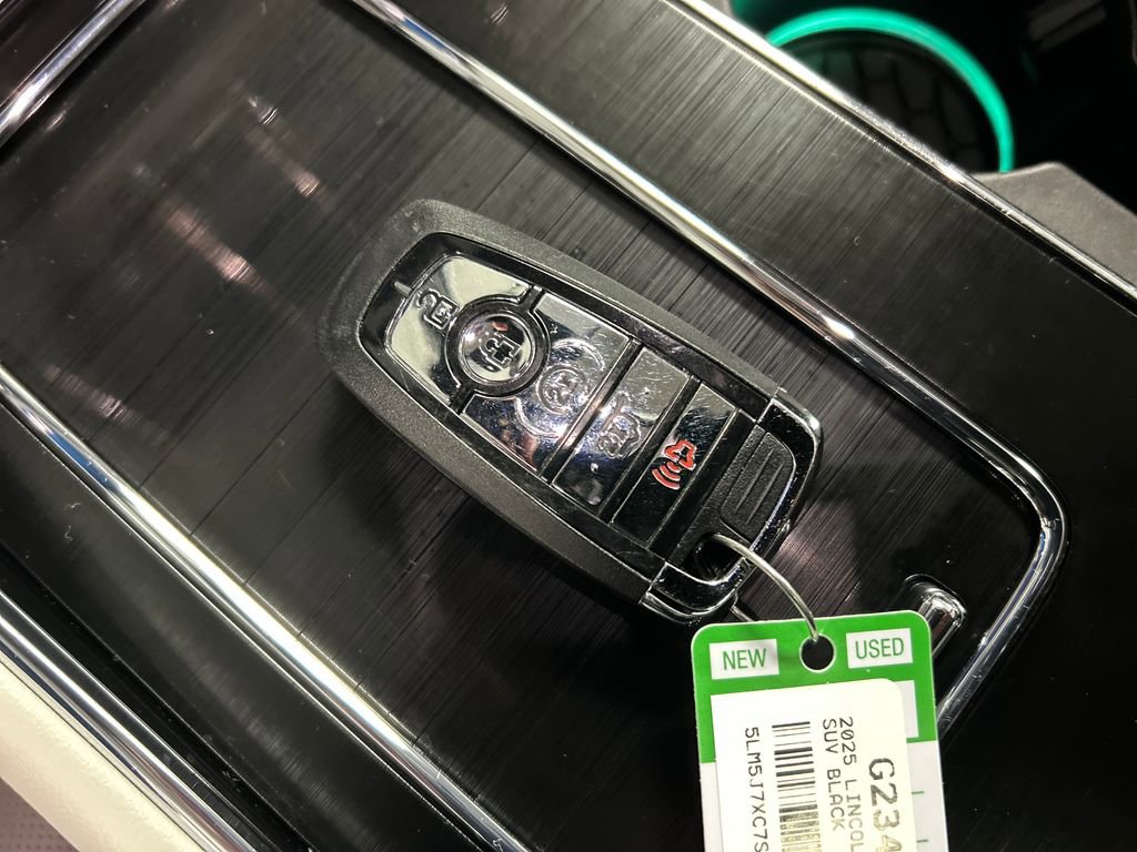 Used 2025 Lincoln Aviator Reserve w/ Equipment Group 201A image 20