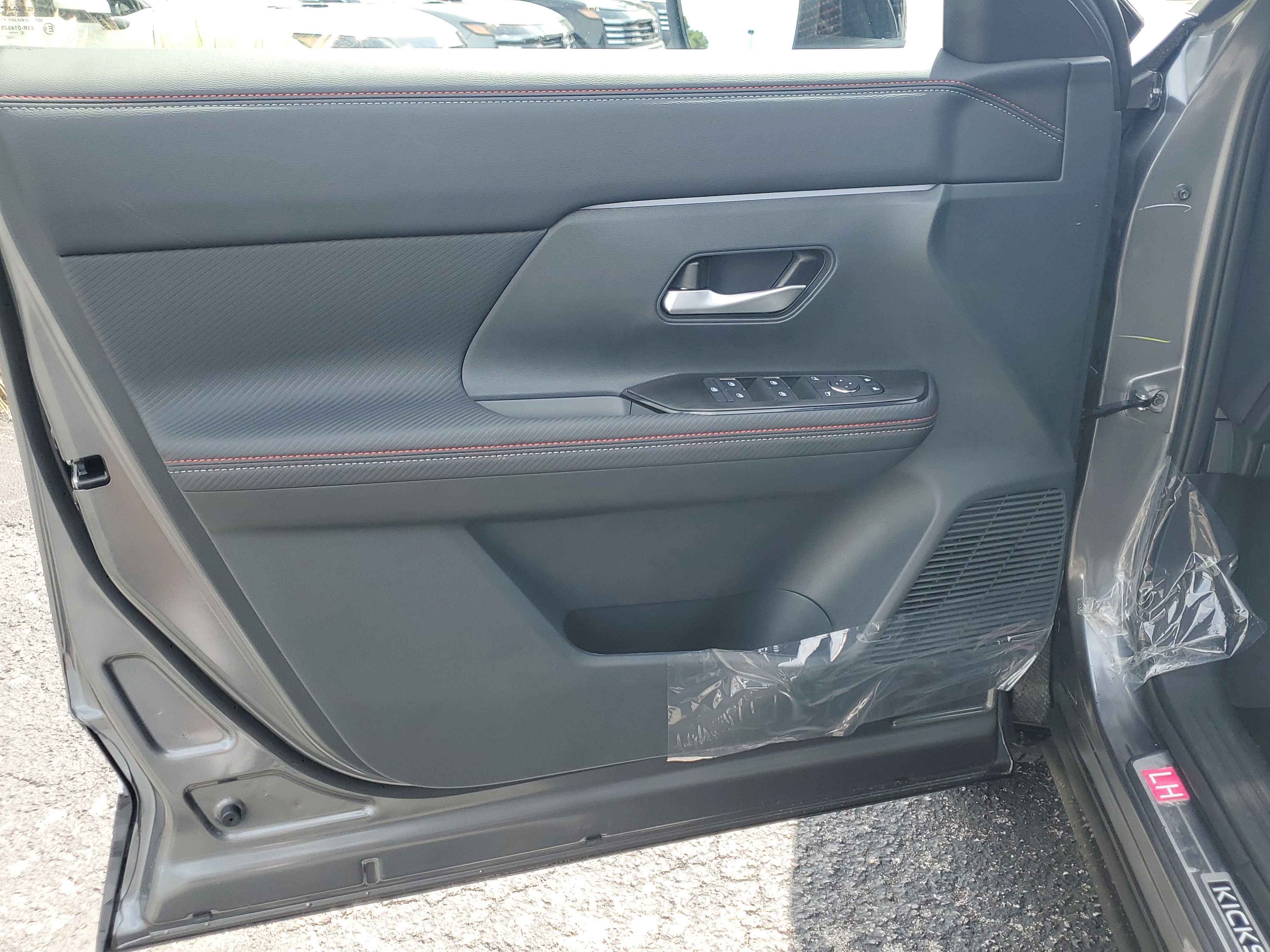 New 2026 Nissan Kicks SR w/ SR Premium Package image 10