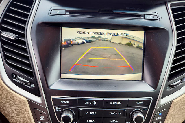 Used 2017 Hyundai Santa Fe SE AWD/4WD image 9