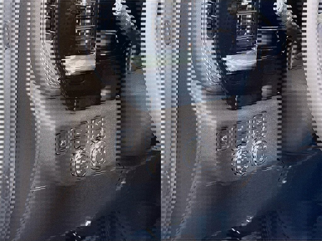 New 2026 GMC Sierra 1500 SLE w/ Preferred Package image 5