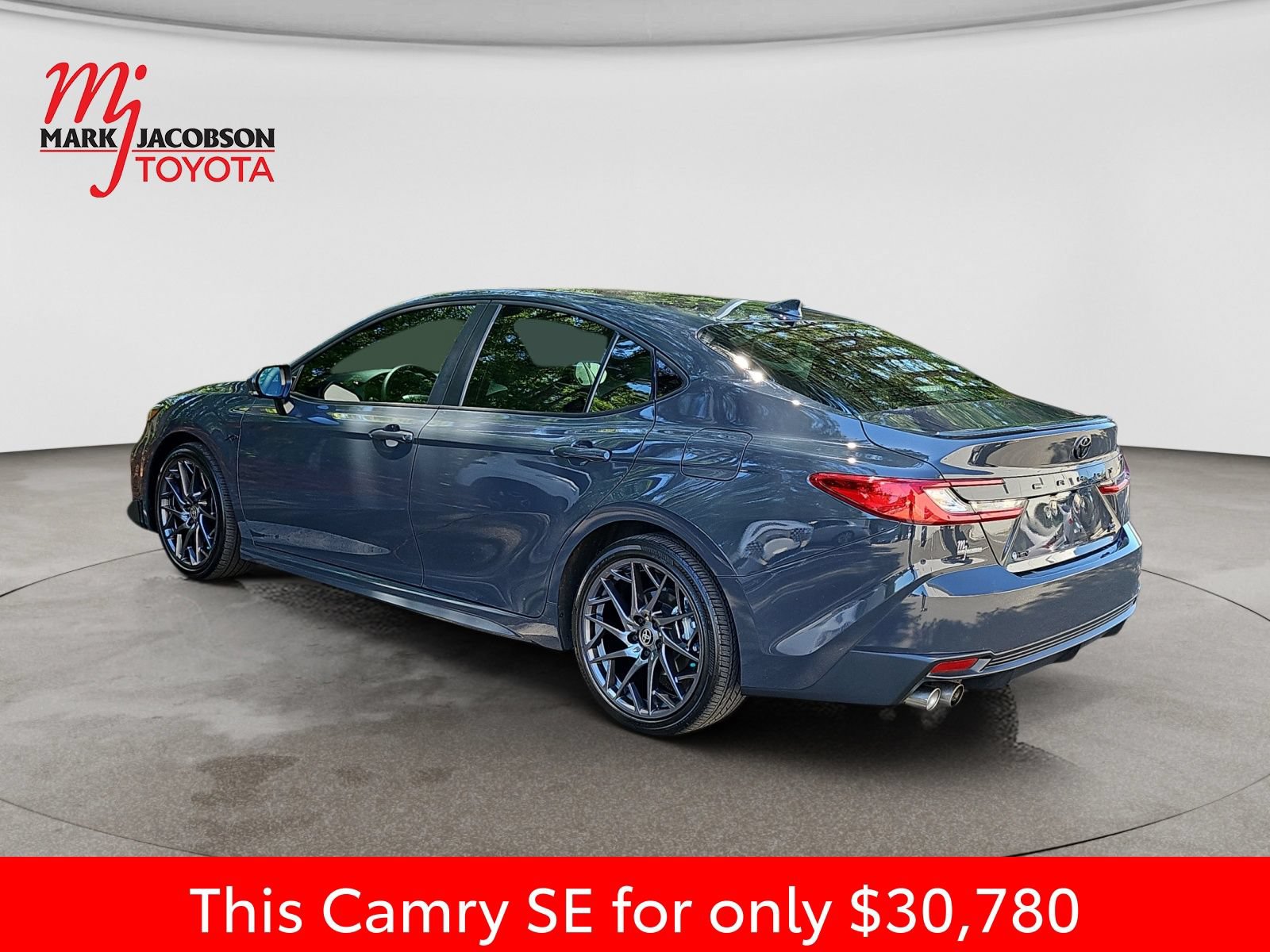 Used 2025 Toyota Camry SE w/ Convenience Package FWD image 14