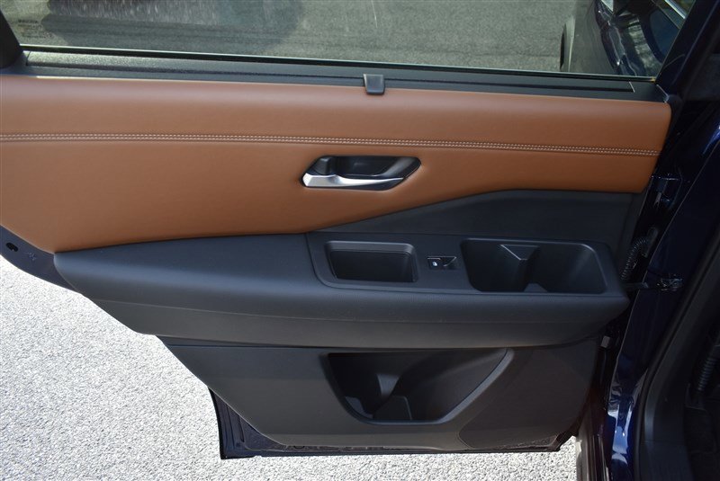 Used 2022 Nissan Pathfinder Platinum w/ Cargo Package image 24