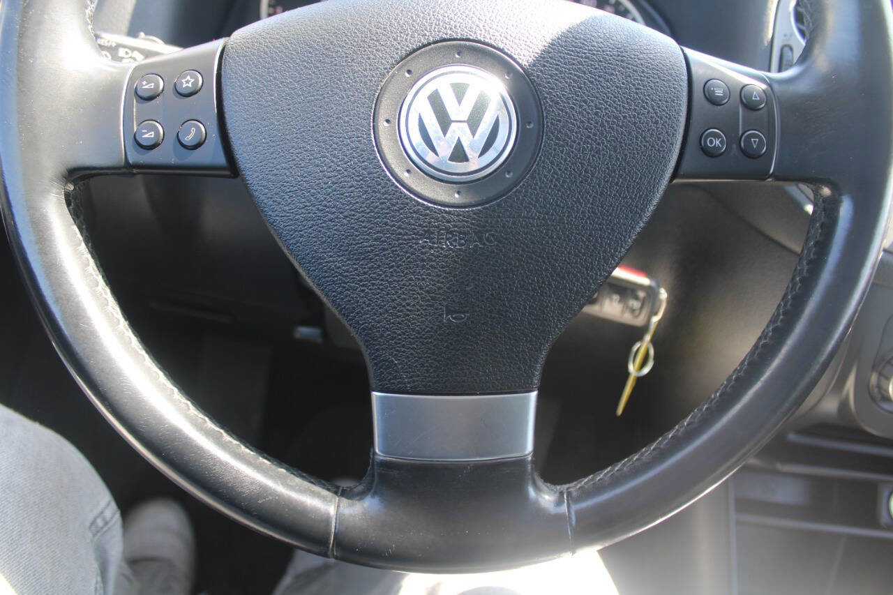 Used 2010 Volkswagen Tiguan SE image 14