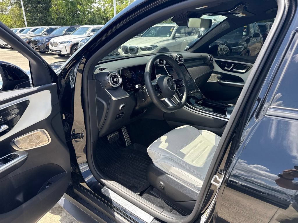 Used 2025 Mercedes-Benz GLC 300 4MATIC image 11