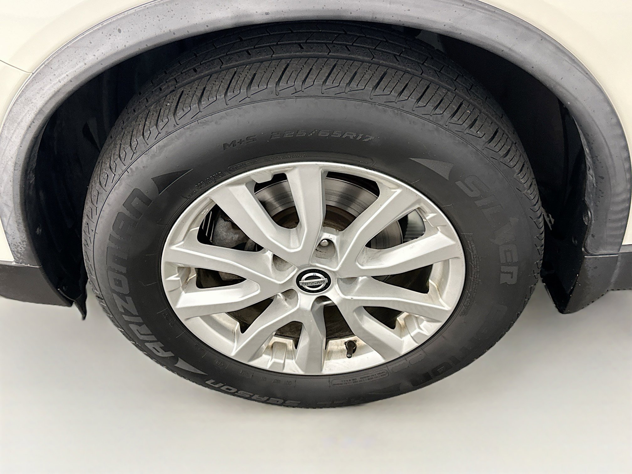 Used 2017 Nissan Rogue SV w/ SV Premium Package image 11