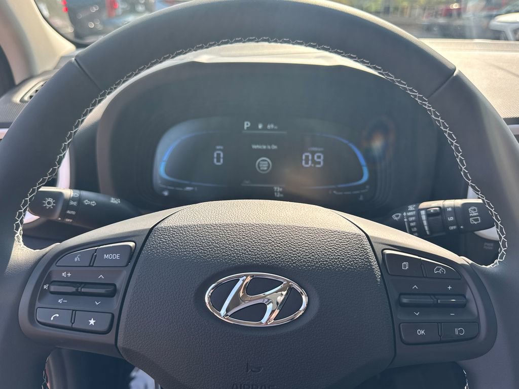 New 2025 Hyundai Venue Limited image 17