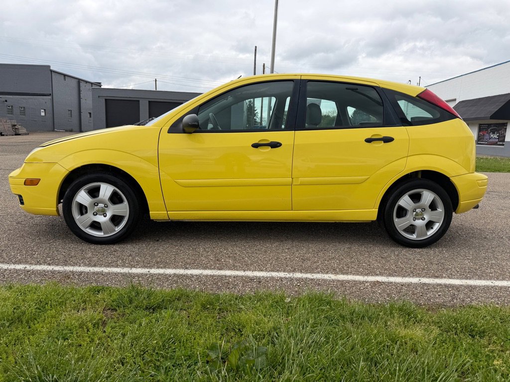 Used 2005 Ford Focus SES FWD image 8