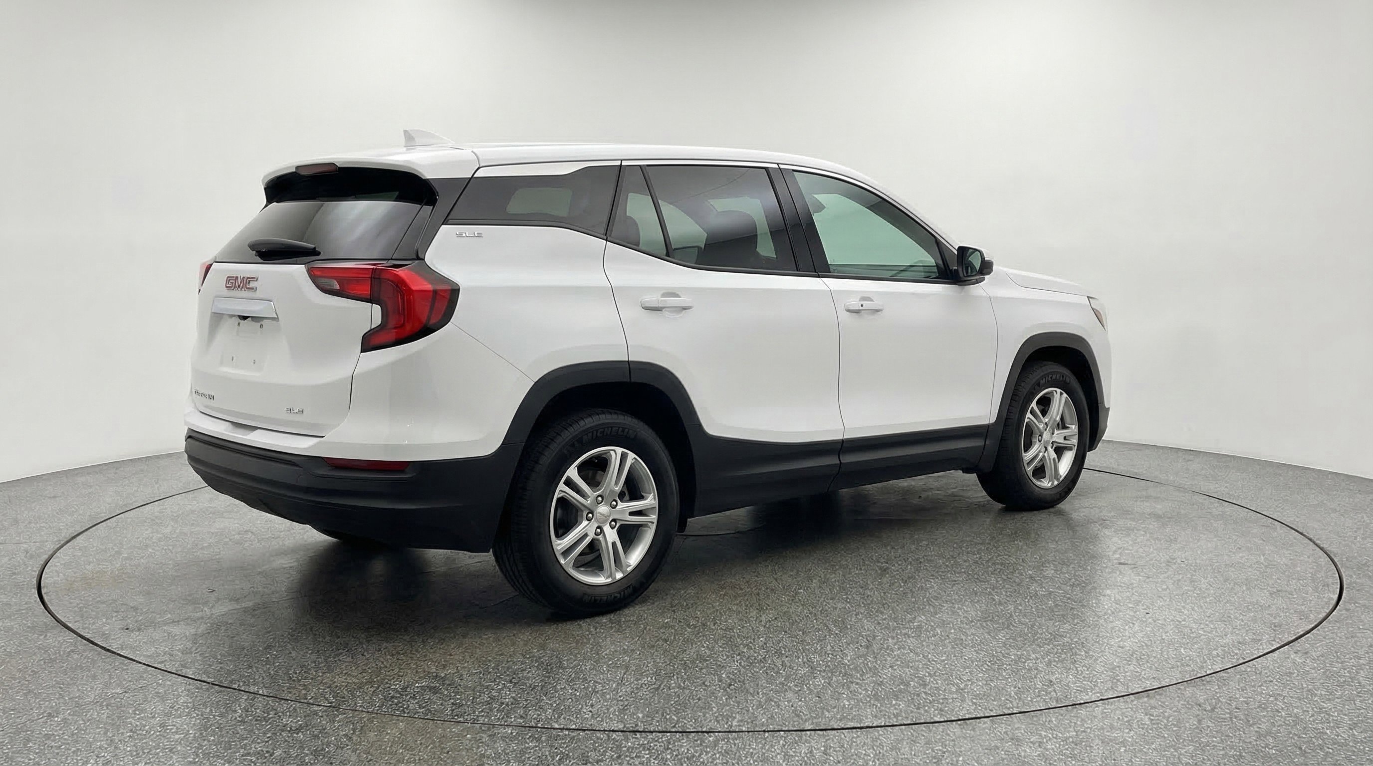 Used 2024 GMC Terrain SLE image 9