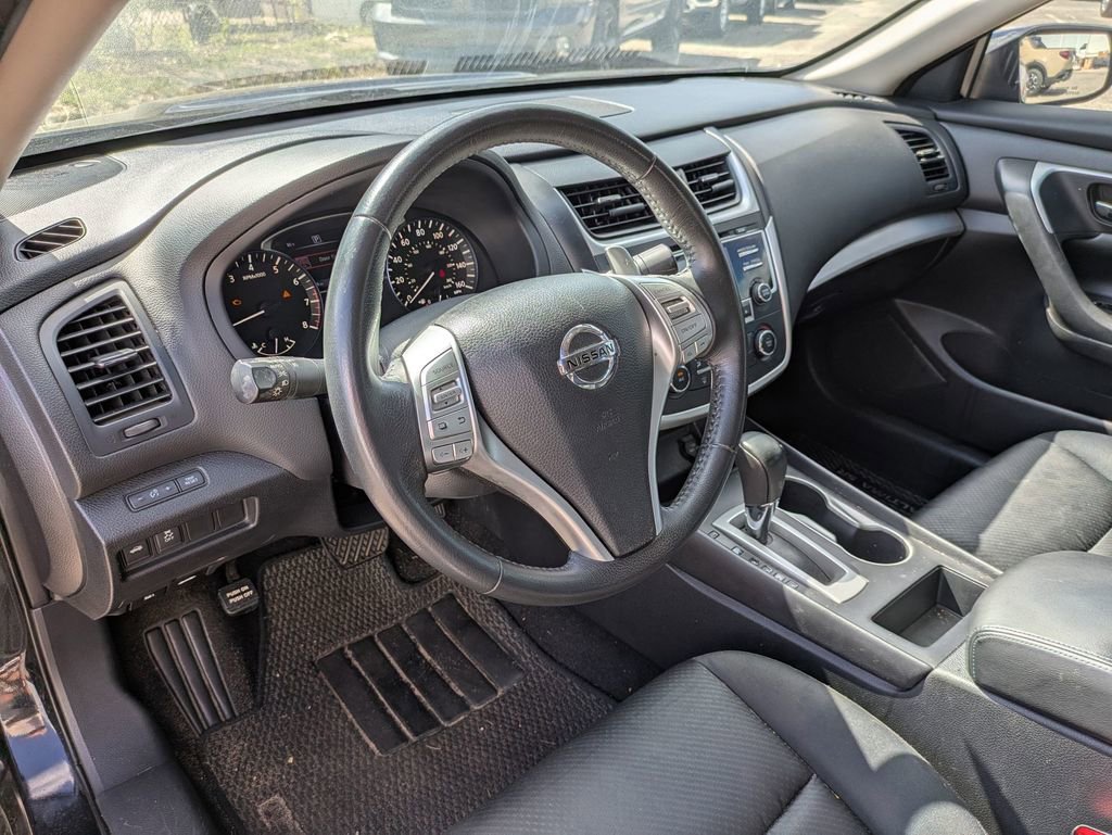 Used 2016 Nissan Altima 2.5 SR w/ LED Appearance Package image 12