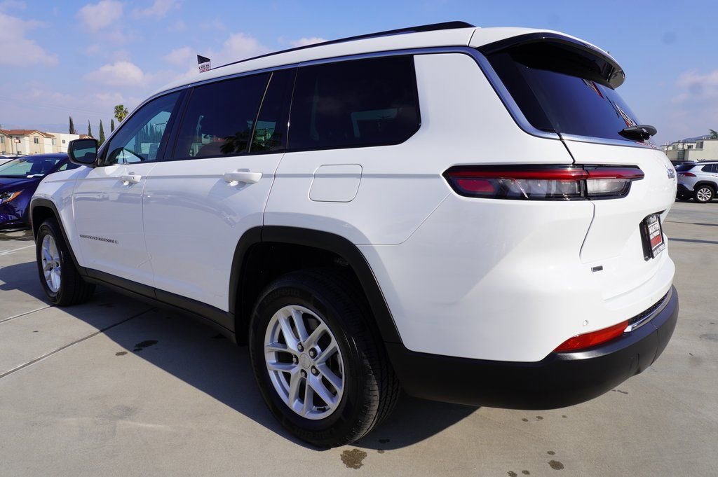 Used 2023 Jeep Grand Cherokee L Laredo image 5