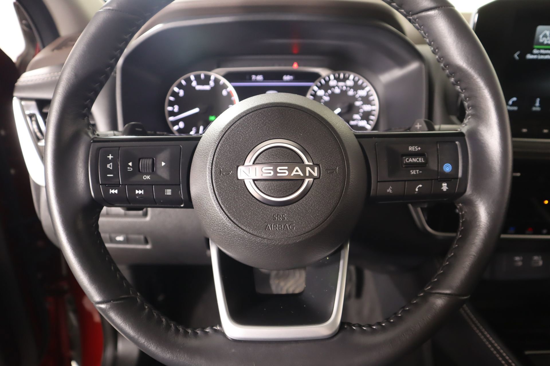 Used 2023 Nissan Rogue SL w/ SL Premium Package image 3