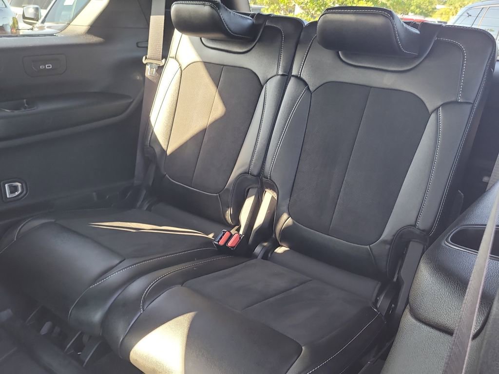 Used 2024 Jeep Grand Cherokee L Laredo RWD image 12