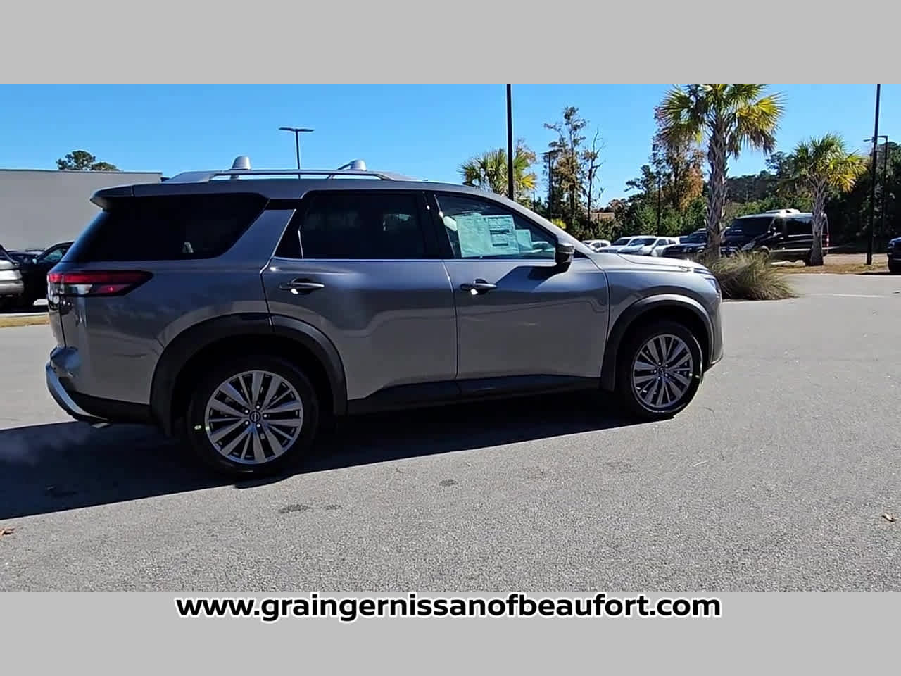 New 2025 Nissan Pathfinder SL w/ SL Premium Package FWD image 35