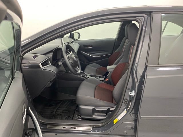 Used 2025 Toyota Corolla SE w/ SE Premium Package FWD image 11