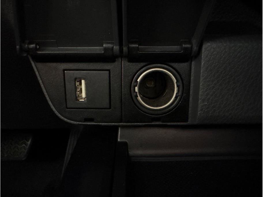 Used 2020 Toyota Camry SE image 22