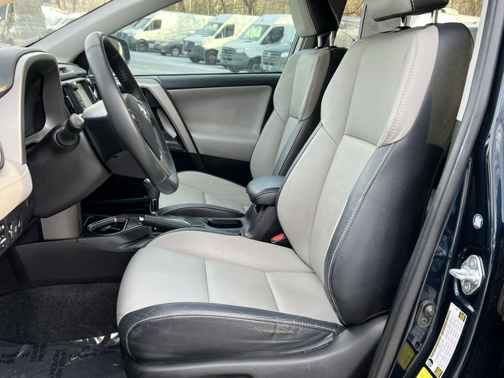 Used 2017 Toyota RAV4 Platinum image 11