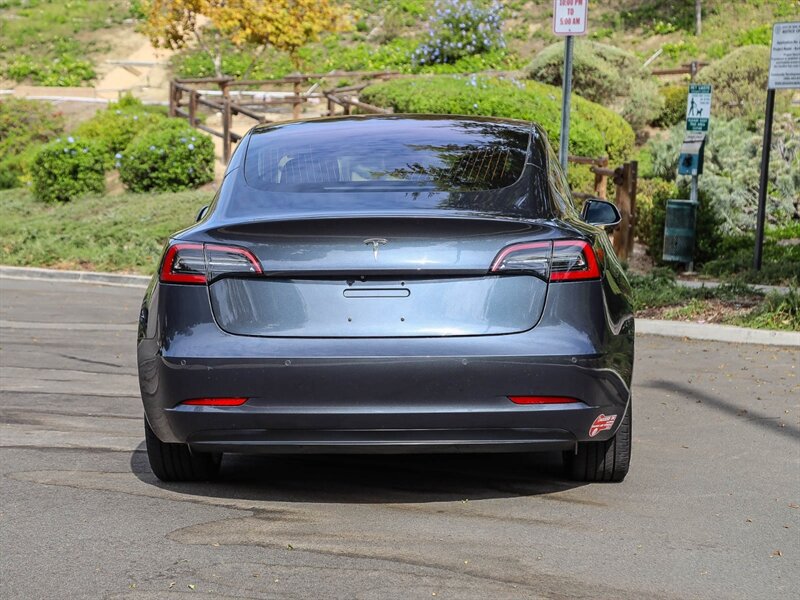 Used 2018 Tesla Model 3 Long Range RWD image 4