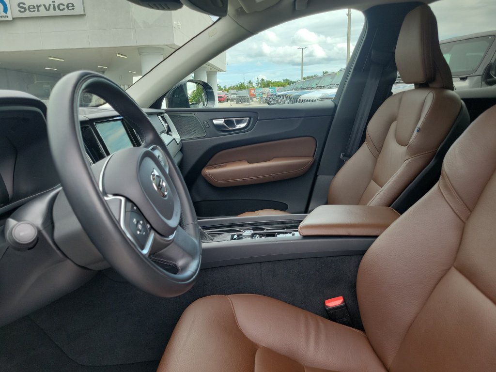 Used 2019 Volvo XC60 T6 Momentum w/ Multimedia Package AWD/4WD image 17