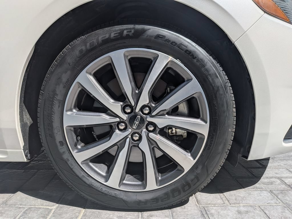 Used 2019 Lincoln Continental Premiere FWD image 12