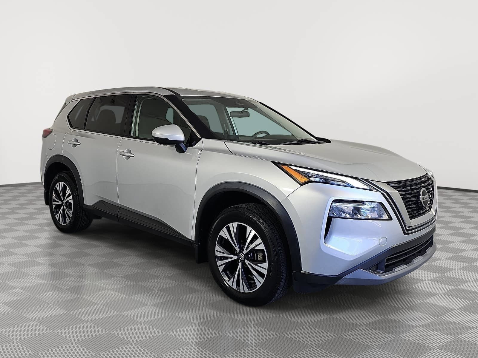 Used 2021 Nissan Rogue SV FWD image 2