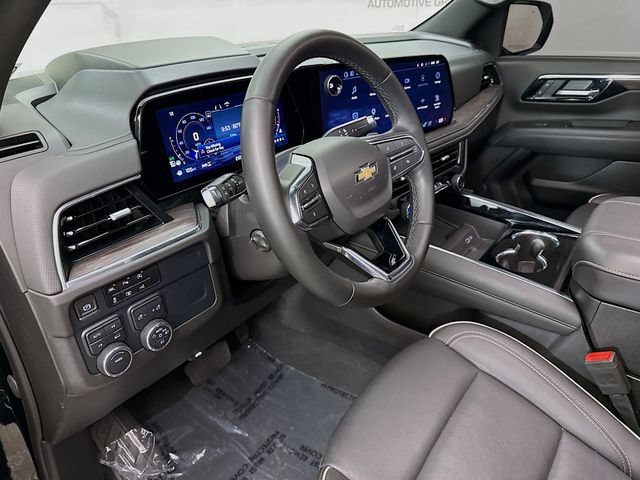 Used 2025 Chevrolet Suburban Premier AWD/4WD image 10
