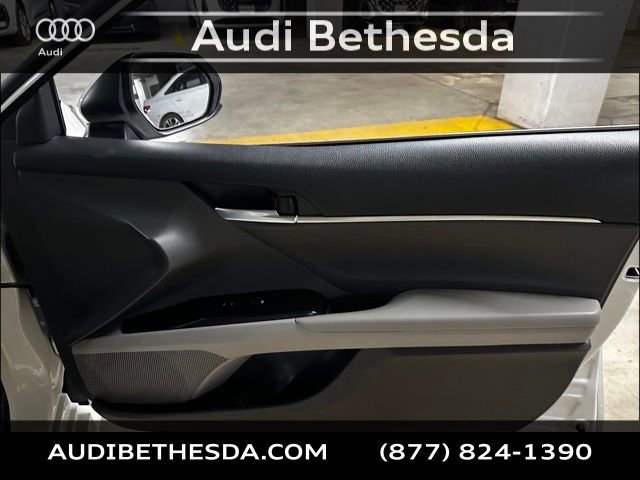 Used 2018 Toyota Camry SE w/ Moonroof Package image 9