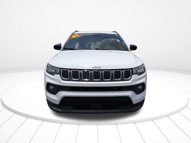 Used 2024 Jeep Compass Latitude AWD/4WD image 8