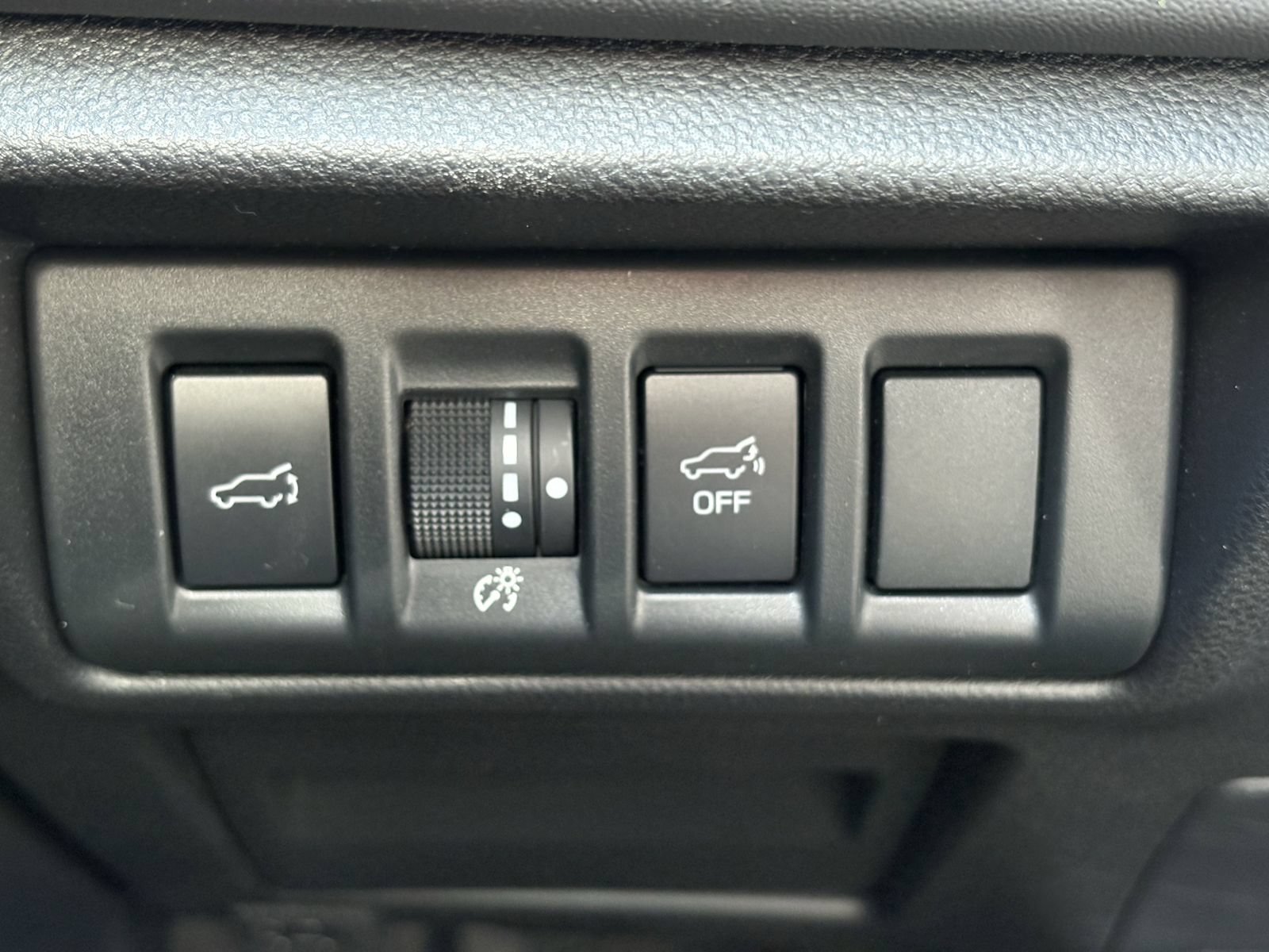 Used 2025 Subaru Outback Onyx Edition AWD/4WD image 18