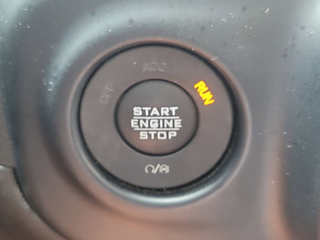 Used 2023 Jeep Gladiator Sport image 25