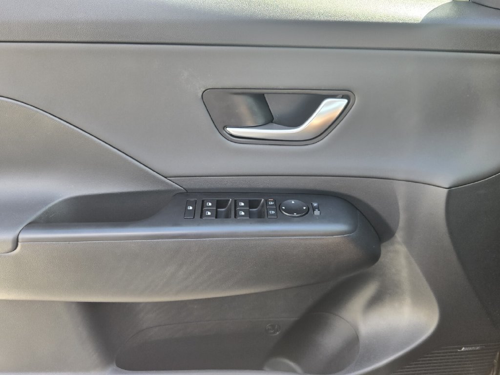 Used 2026 Hyundai Kona Limited FWD image 30