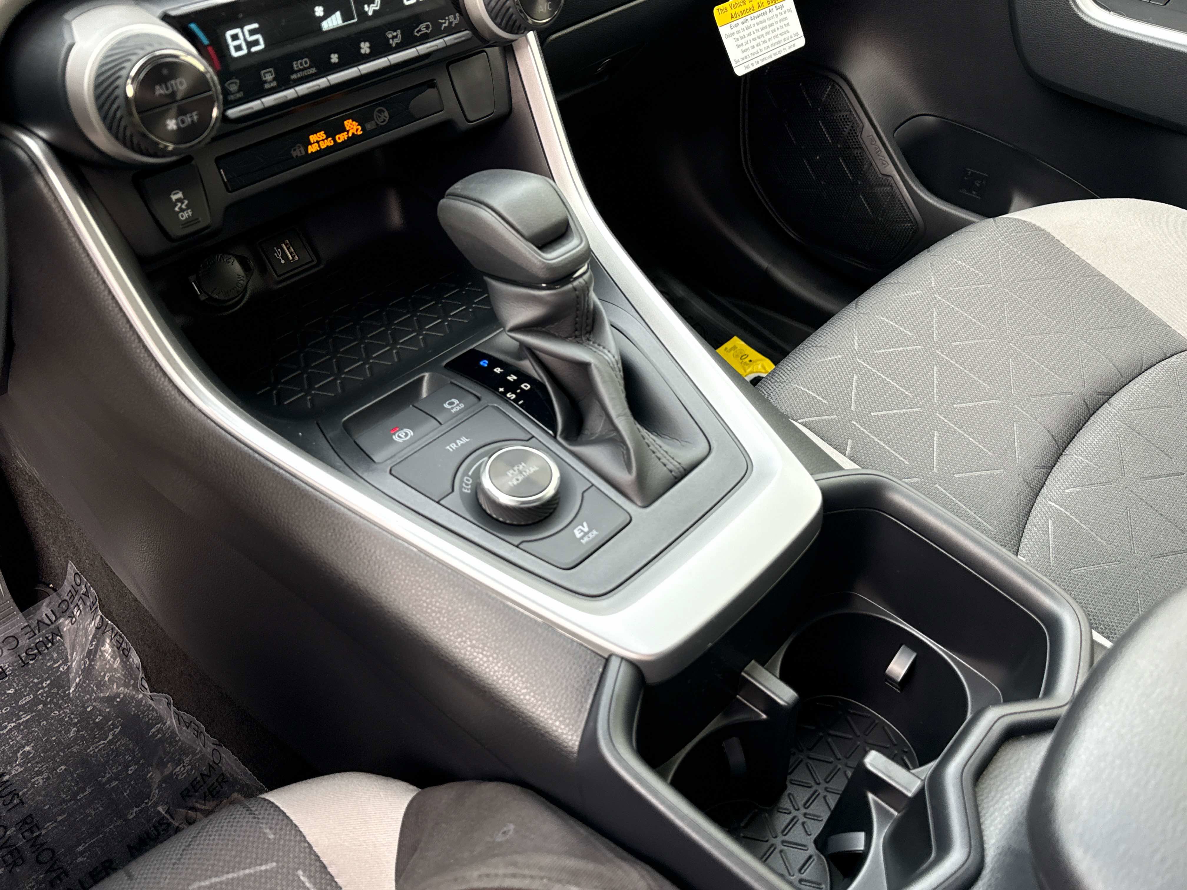 Used 2025 Toyota RAV4 XLE image 20