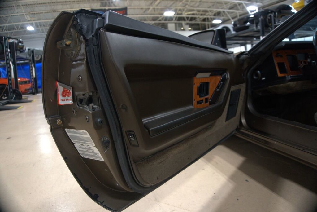 Used 1986 Chevrolet Corvette Convertible image 39