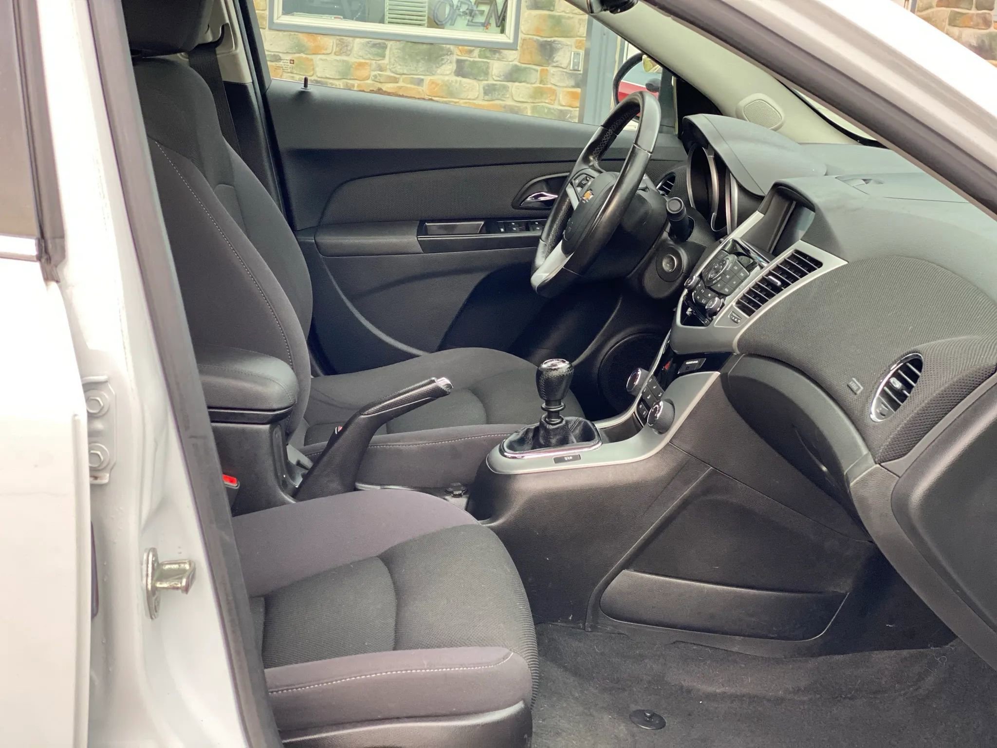 Used 2013 Chevrolet Cruze Eco image 22