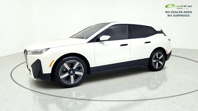 Used 2023 BMW iX xDrive50 w/ Sport Package AWD/4WD image 4