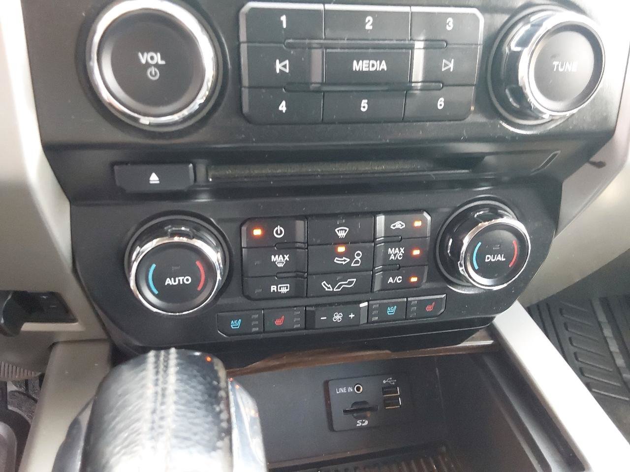 Used 2015 Ford F150 Lariat AWD/4WD image 19