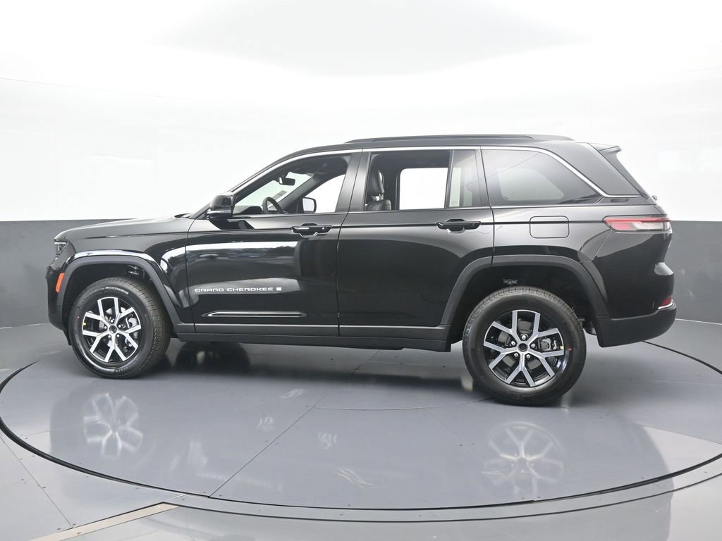 Used 2025 Jeep Grand Cherokee Limited image 3