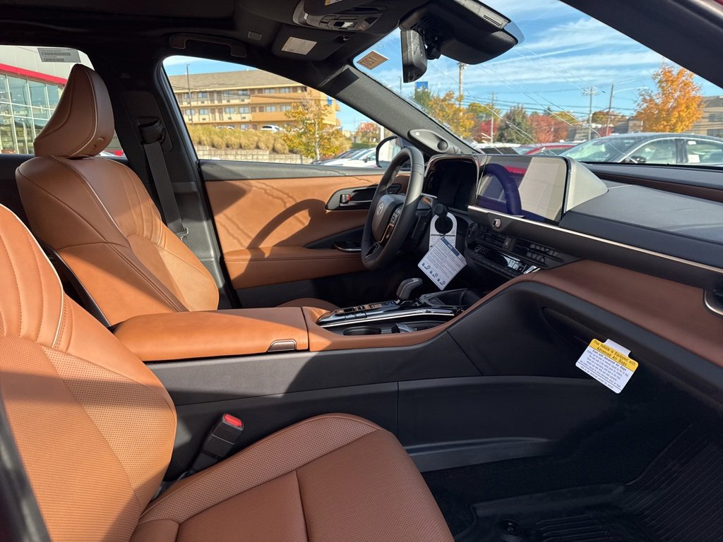 New 2025 Toyota Crown Signia image 3