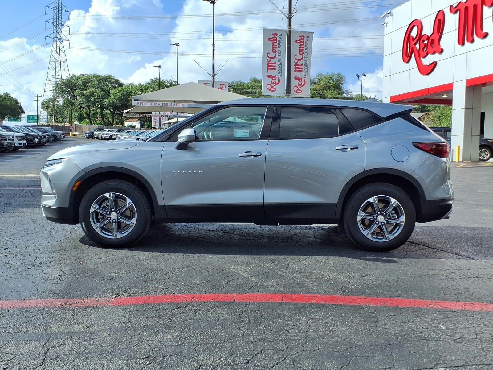 Used 2025 Chevrolet Blazer LT AWD/4WD image 9